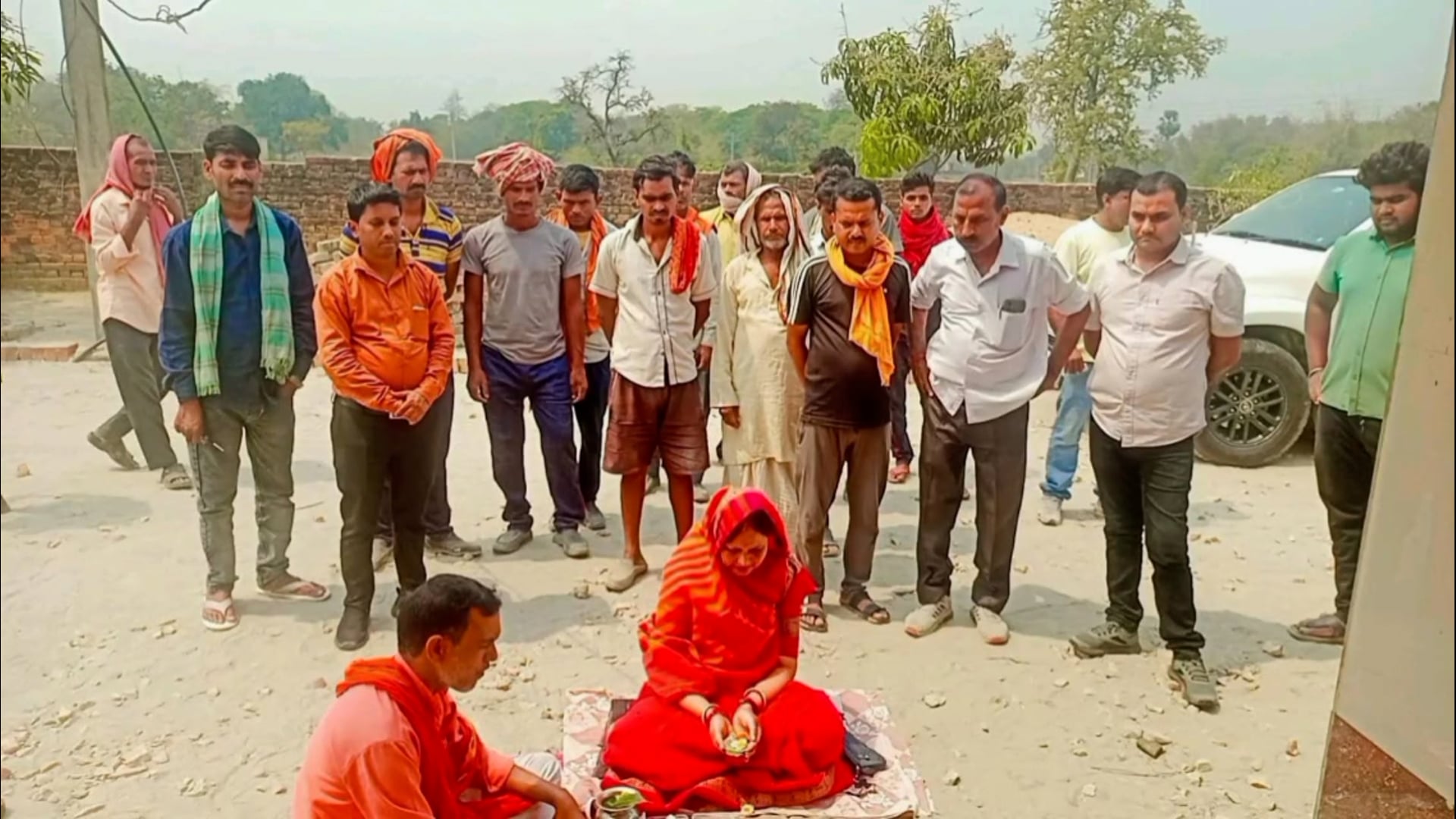 सहतवार कस्बे के वार्ड नम्बर 10 में RCC रोड निर्माण को लेकर नगर अध्यक्ष सरिता सिंह ने किया भूमिपूजन