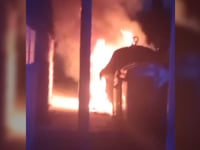 Cremen quatre contenidors al carrer Tarragona