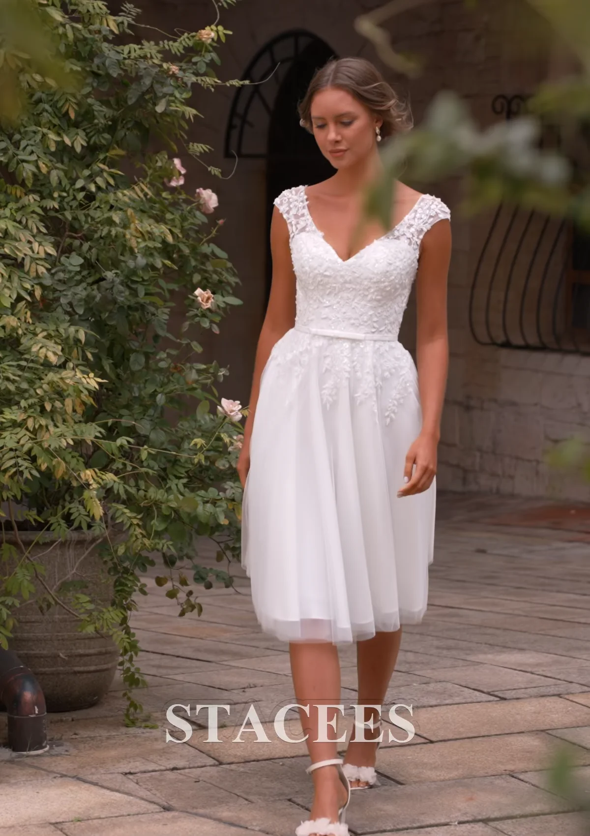 Simple Knee Length Casual White Lace Dress Wedding Dresses V-Neck Short  Sleeves A-Line Tea-