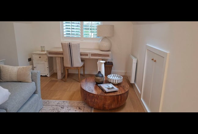 Mon to Fri Only. Stunning guest Annex  Main Photo