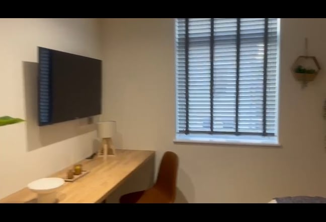 Stylish full furnished bedroom with en suite. Main Photo