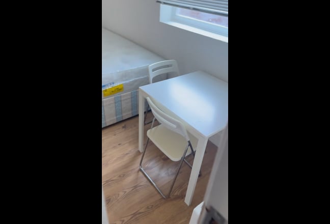 034K-Fulham-Modern Studio with Own Garden Main Photo