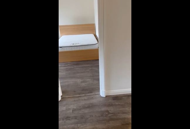 Large Three Bedroom Flat Close To UCL Main Photo