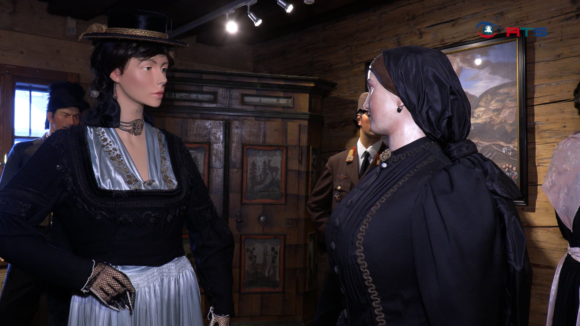 als-unheil-gesehen-hoamathaus-zeigt-blick-auf-schwangere-frauen-von-damals