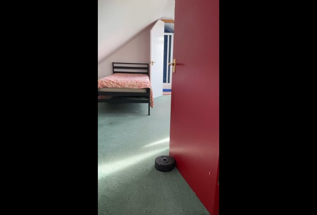 Spacious En-suite Room to Let Main Photo