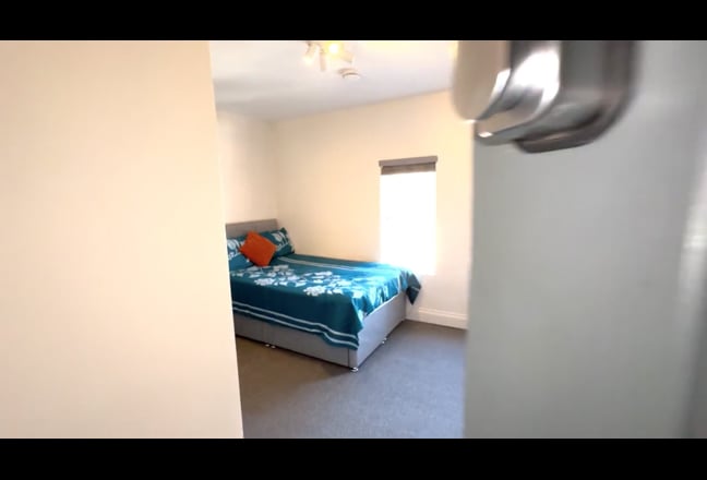 Spacious Ensuite Room in Hucknall Portland Rd Main Photo