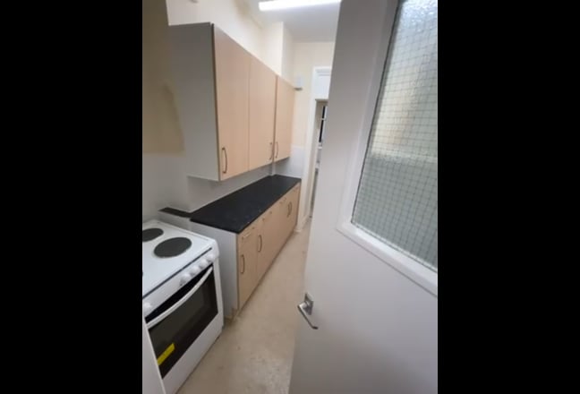 I have here 1 bad room flat for rent  Main Photo