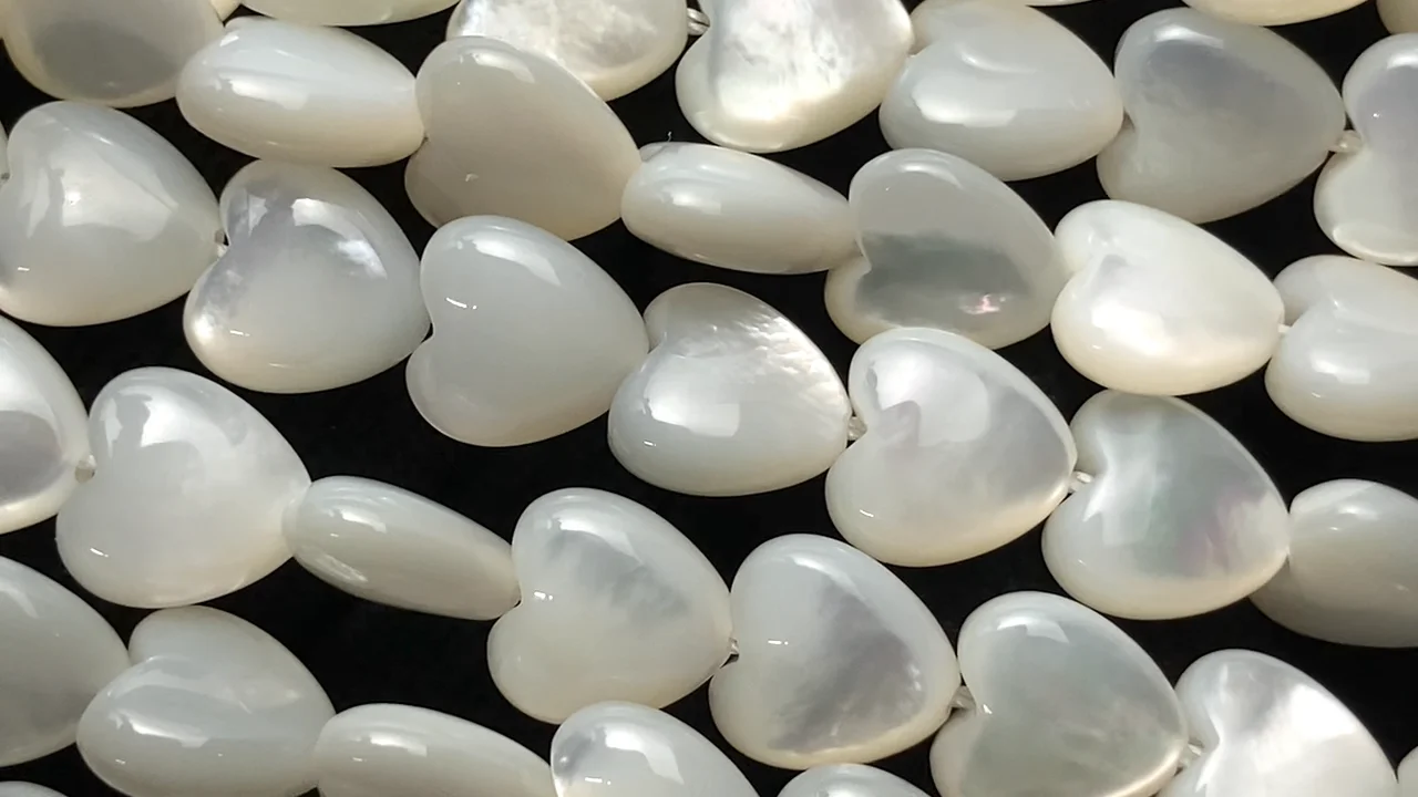 ホワイトシェル（白蝶貝） 縦穴ハート8×8mm 1/4連～1連｜天然石ビーズ