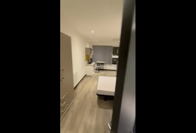 Large Studio Room for Couples or Single  Main Photo