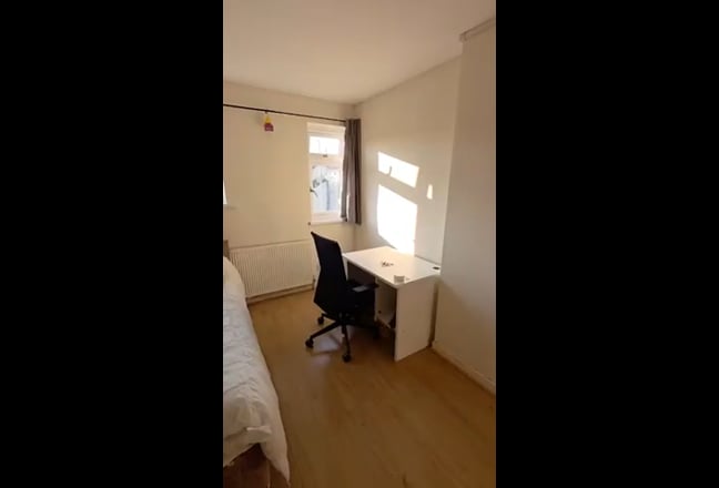 Double Bedroom in Quiet Area Main Photo