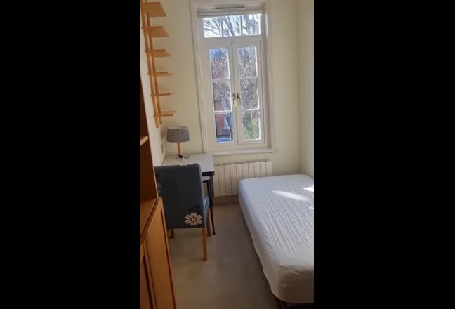 Single bed in big Vict house and big trans hub Main Photo