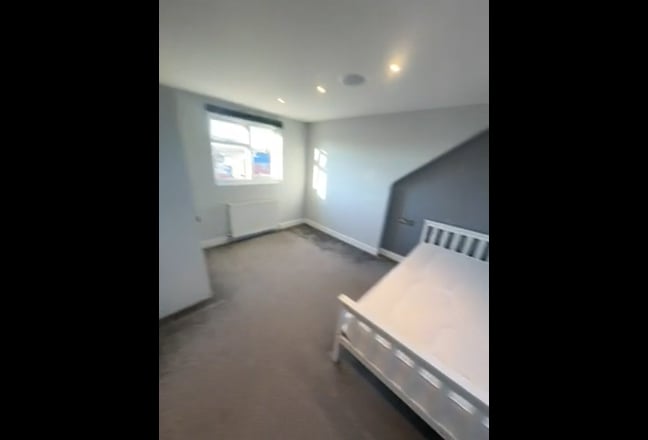 Large Ensuite Double Room  Main Photo