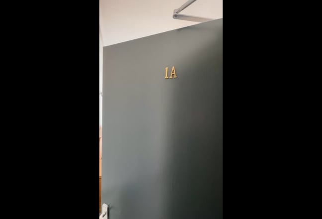 HUGE Double room to rent- excellent location WS1 Main Photo