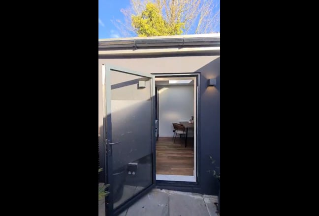 Stylish New-Build Studio in Prime Location in Lond Main Photo