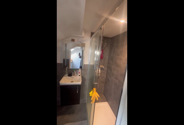 Large Double en-suite room in West Hampstead Main Photo