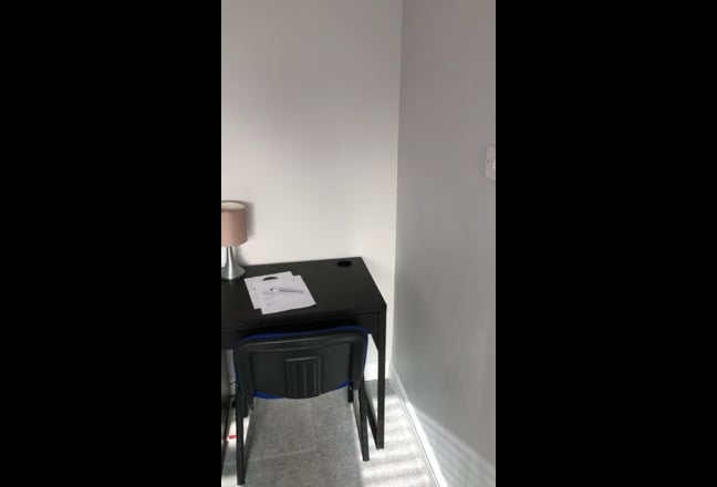 Double Room in Crawley with Links to Gatwick Main Photo