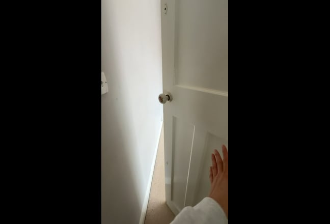 Room available in Morden. Main Photo