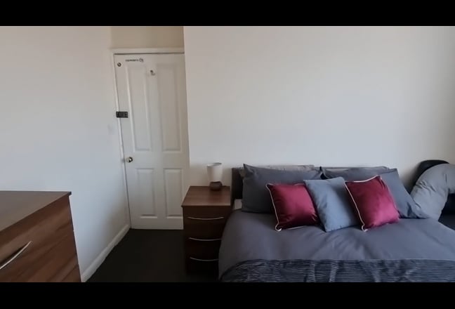 A stone's throw from Northampton General Hospital, Main Photo