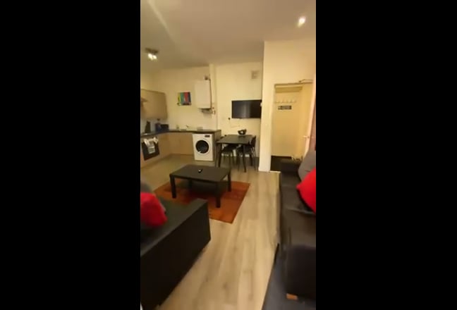 Attic for short stay in shared house Main Photo