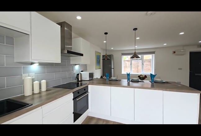 Student or Profesional Wanted for 2 Rooms Main Photo