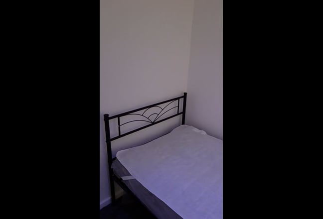 Double and single rooms to rent Main Photo