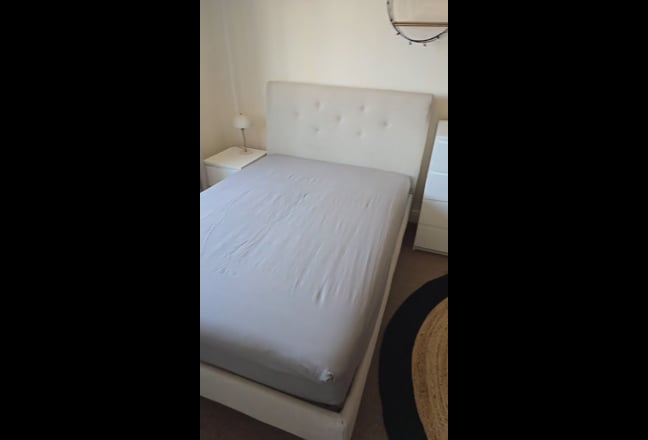  Large room with ensuit  Main Photo