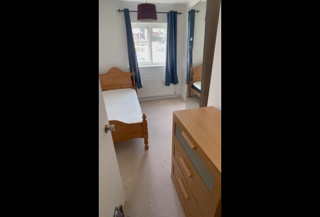 Double/Single room near the centre of Woking Main Photo