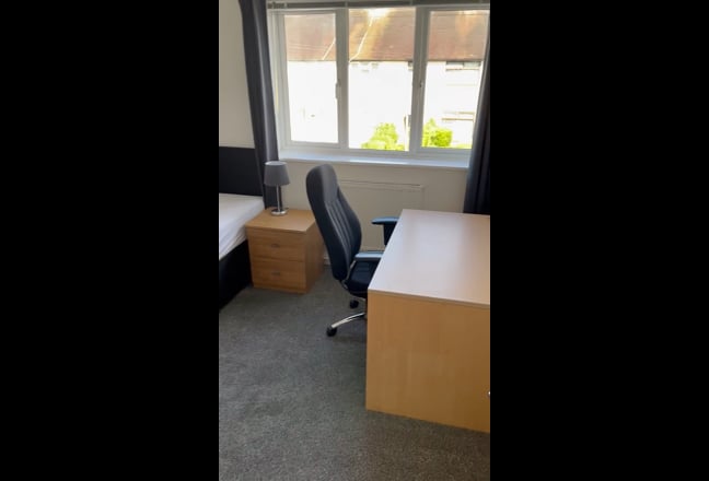 Large furnished double room  Main Photo