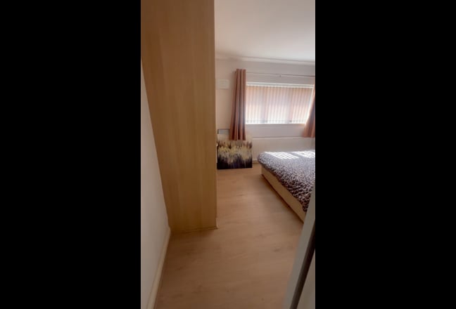 Sunny furnished double room - All bills included Main Photo