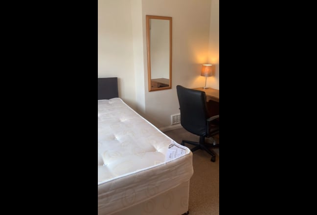 Double Rm parking & garden near Heathrow/Hospital Main Photo