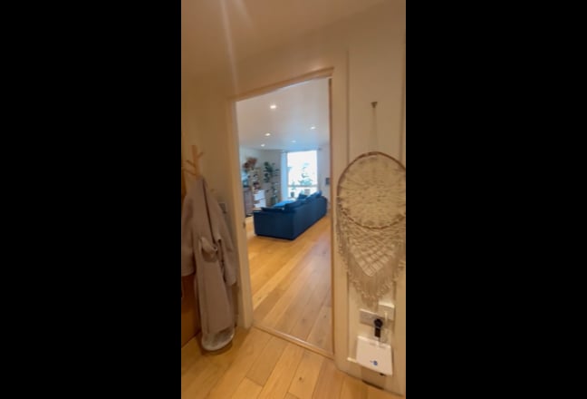 Spacious 1-Bed Flat with Balcony Main Photo