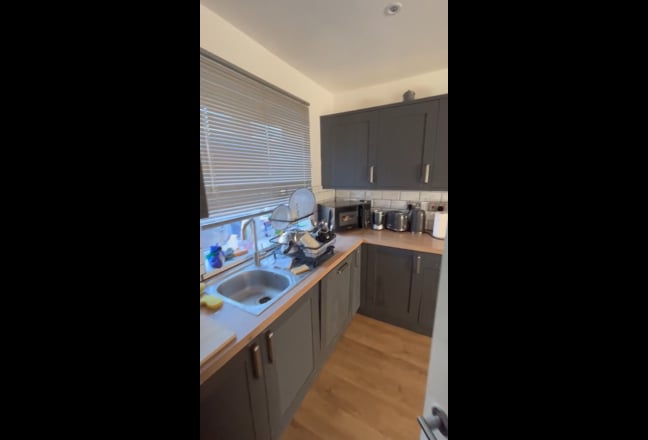 Furnished double room - 10mins from e&c undergroun Main Photo