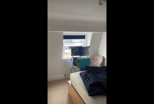 Beautiful room in Warwick Ave Main Photo