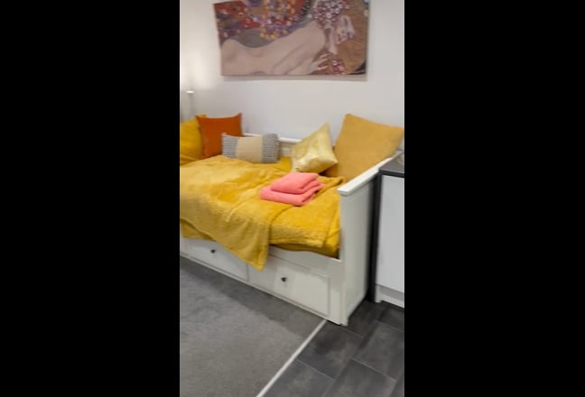 Ensuite Studio Kings Langley  Main Photo