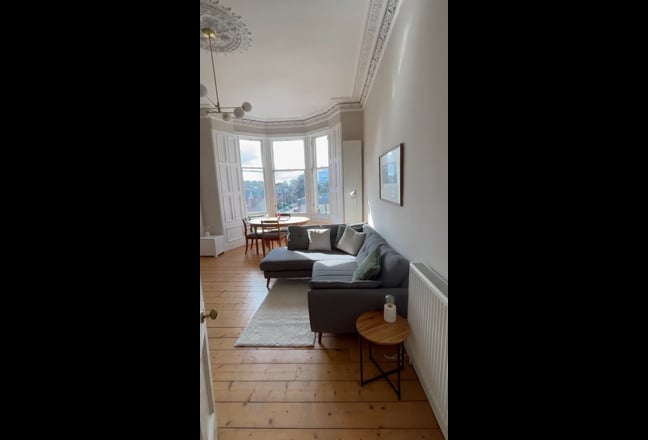 Bright double room - available from 19th April Main Photo