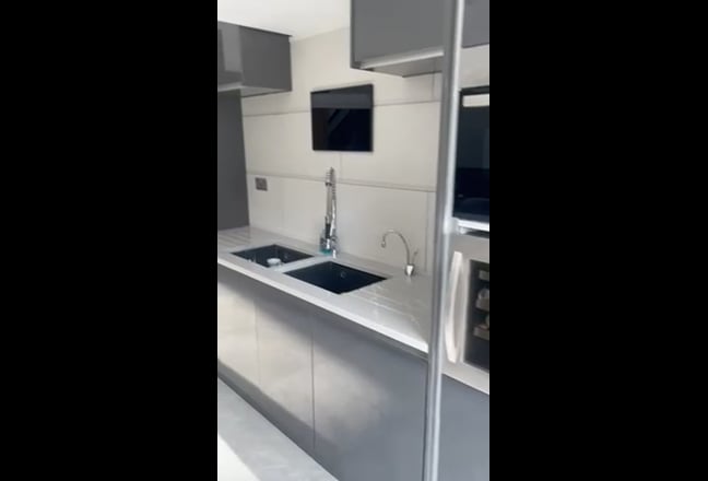 Rooms avaiulable in amazing home Main Photo