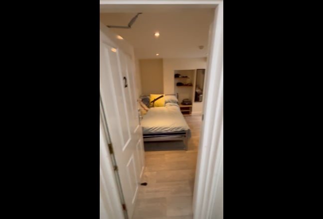 Double bedroom near Pittville Park  Main Photo