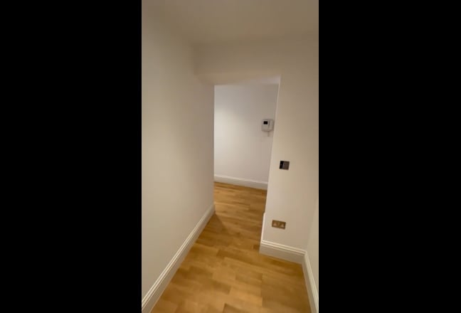 Looking for people to rent Main Photo