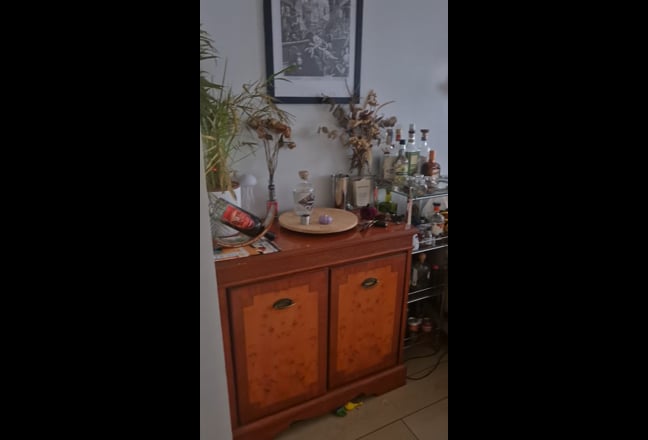 Flat share with a outgoing physiotherapist  Main Photo