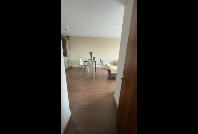 Bills incl double room own toilet 10min from city  Main Photo