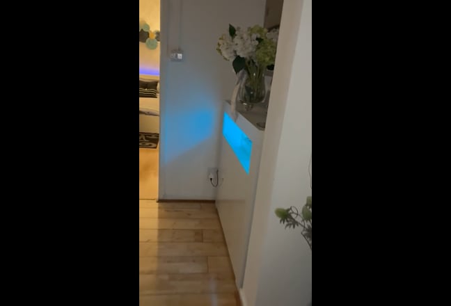 Spacious and elegant room with private toilet Main Photo