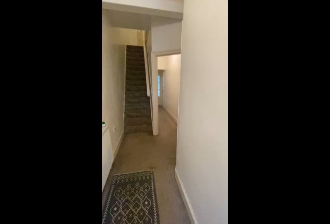 Lovely home with easy access to the High Street Main Photo