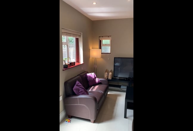 Large Ensuite room 2 mins to Walthamstow station Main Photo