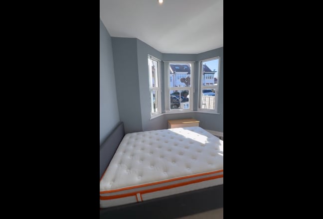 2 bed 2 bath flat, Hendon, garden, bills inc! Main Photo