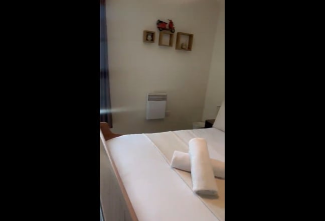 🏙️ 1-Bedroom Apartment | 1-Min. from Limehouse 🚆 Main Photo