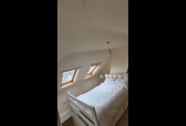 Clean, spacious, double room with private toliet  Main Photo