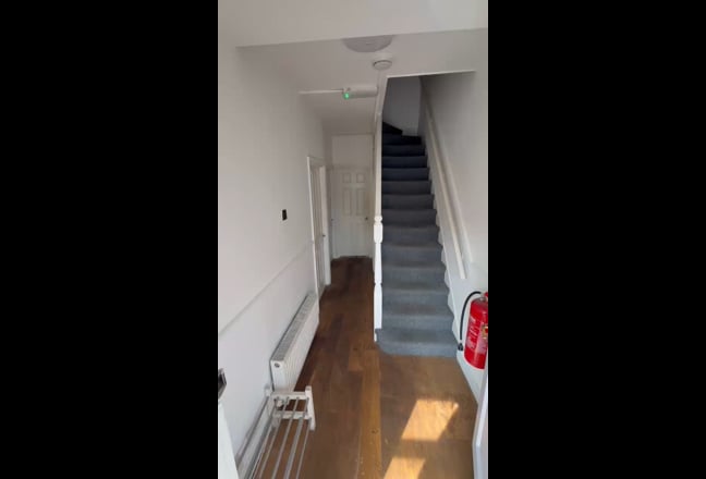 Single space Main Photo