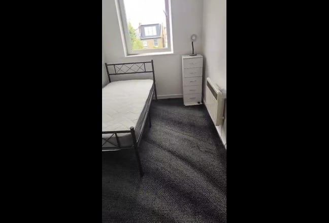 Single ensuite room Kingston upon Thames  Main Photo