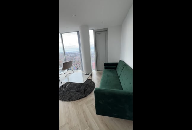 Corner flat with own bathroom at Bankside Main Photo