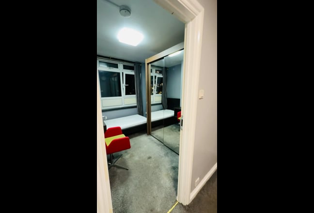 &pound;720 Inc Bills – Crossharbour Canary Wharf - E14 Main Photo